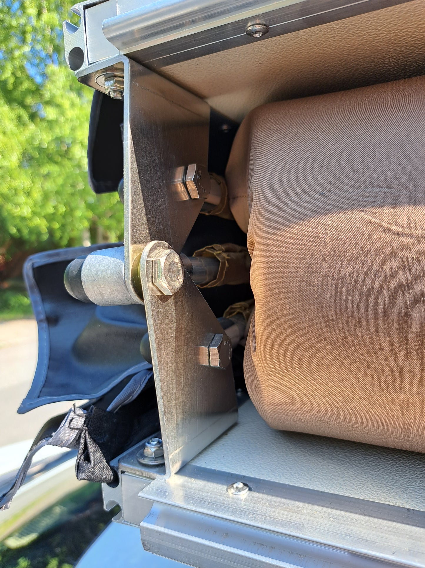 Auton kattoteltta ILMA pitkä 1.6 MUSTA