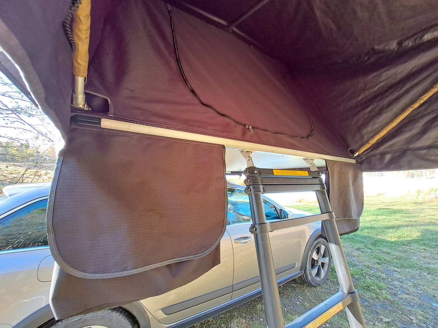 Auton kattoteltta ILMA pitkä 1.6 MUSTA