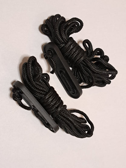 Auton kattoteltan katoksen ja alateltan kiinnitys narut