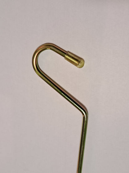 Auton kattoteltan katoksien tukiraudat. Lyhyt ja pitkämalli